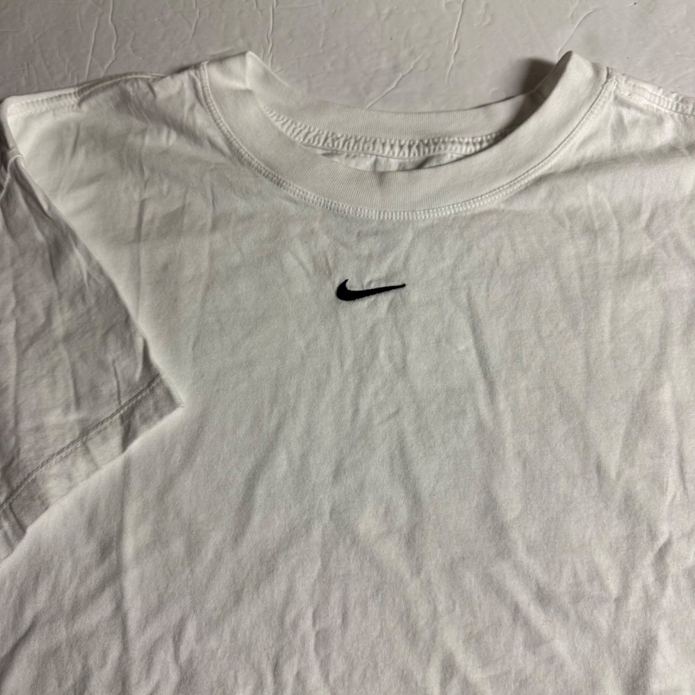 Nike Sportswear Mens 1X Loose Fit Mini Center Swoosh T-Shirt White